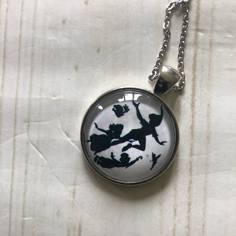 Disney Peter Pan necklace glad pendant neverland